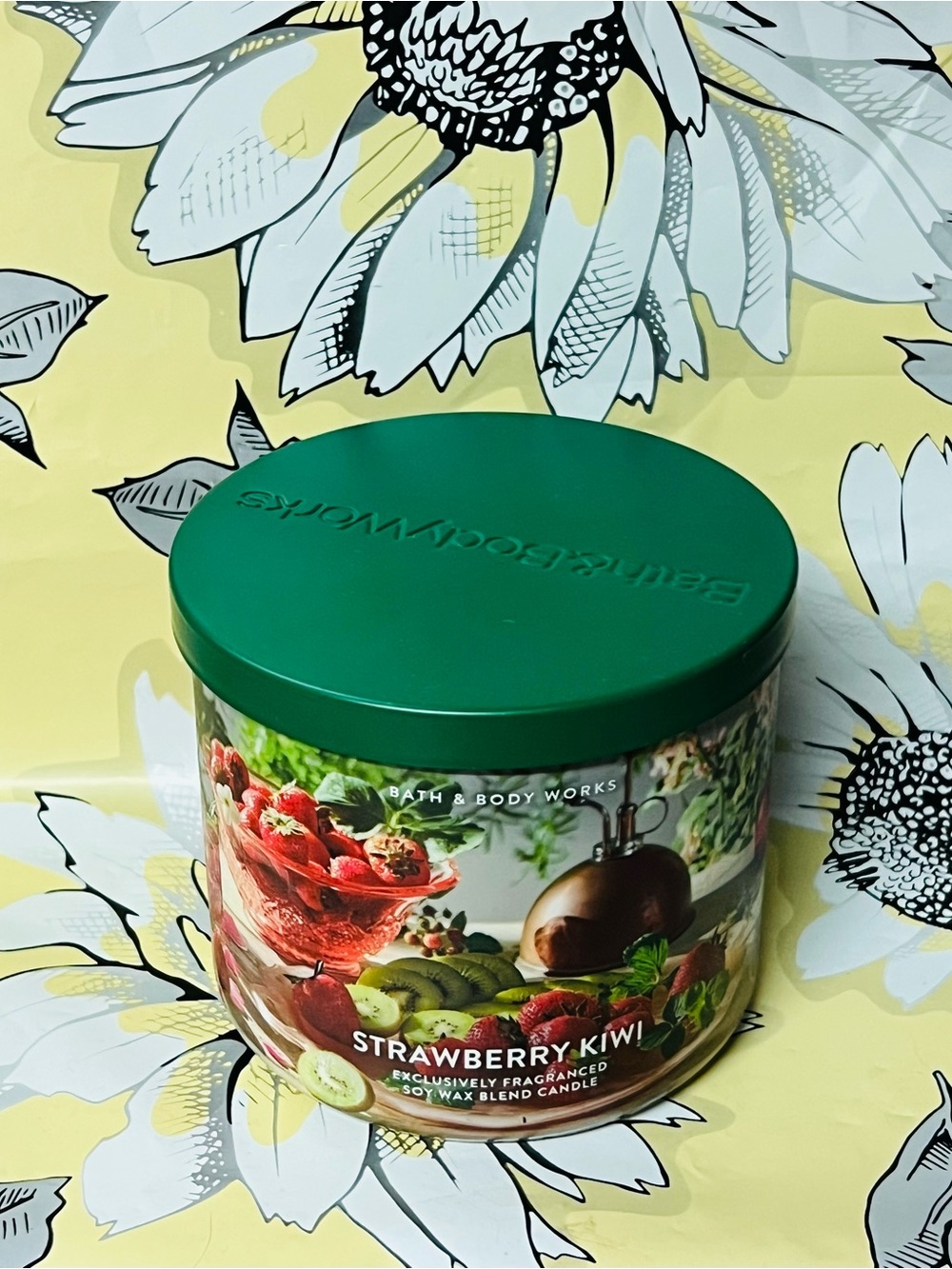Bath & BodyWorks Strawberry Kiwi 3-Wick Candle 14.5oz